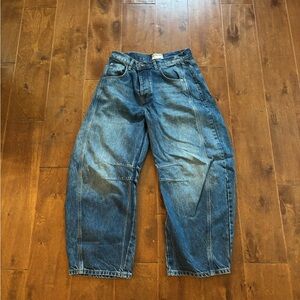 Free people bowed leg Jean - like new